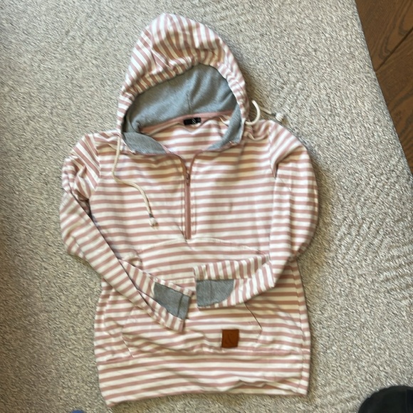 Ampersand & Hoodie - Picture 4 of 4